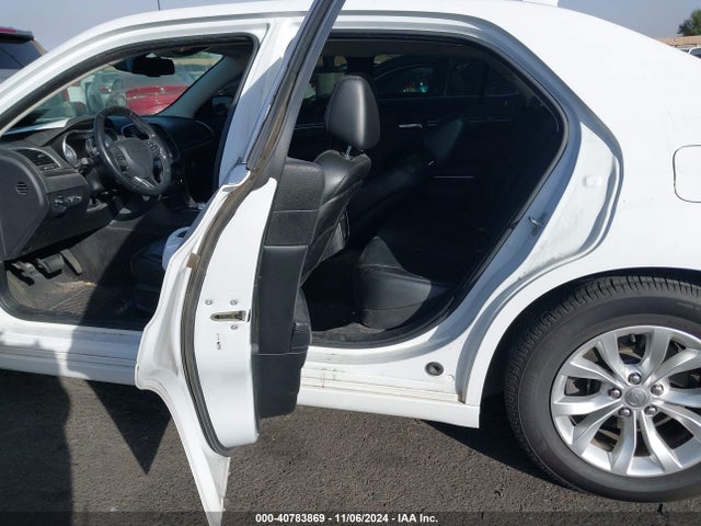 2C3CCAAG8GH206912 Chrysler 300 Limited