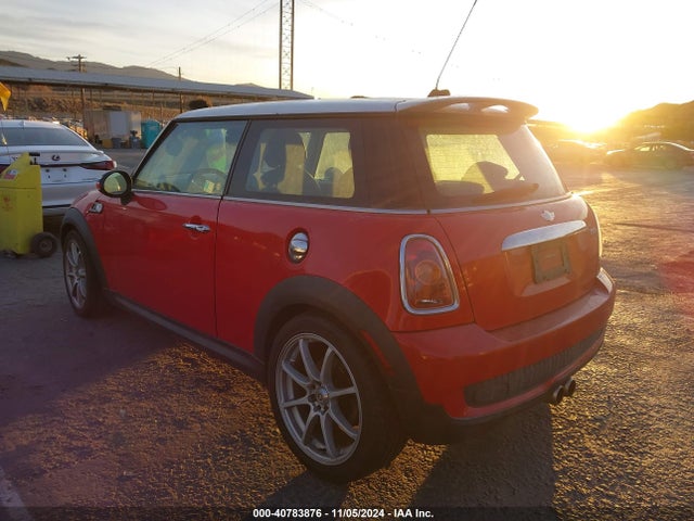 2007 MINI COOPER S WMWMF73577TL88883 Photo 2