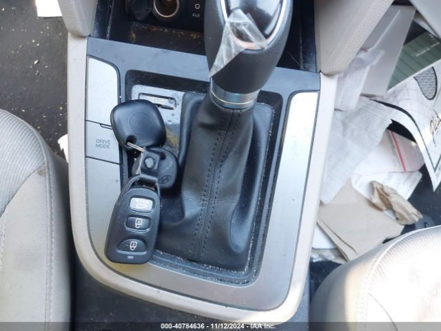 KMHD74LF4HU304081 Hyundai ELANTRA SE