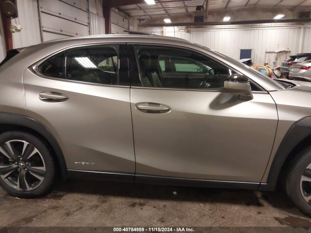 JTHP9JBH8L2024762 Lexus UX 250H
