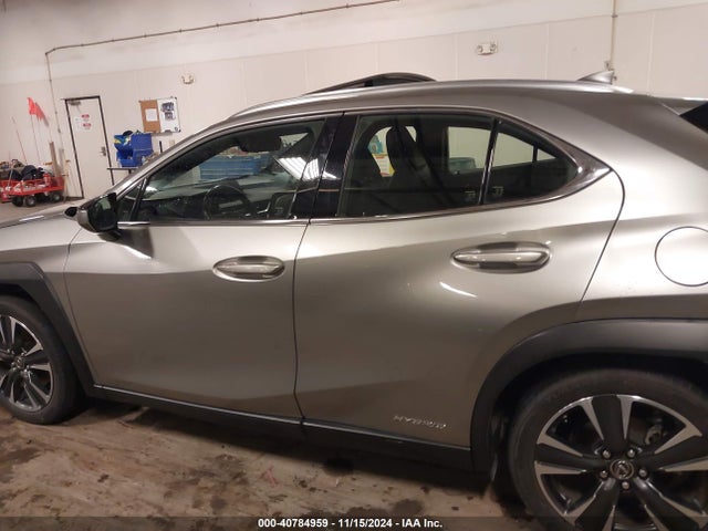 JTHP9JBH8L2024762 Lexus UX 250H