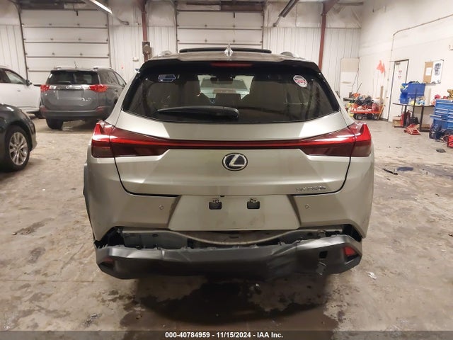 JTHP9JBH8L2024762 Lexus UX 250H