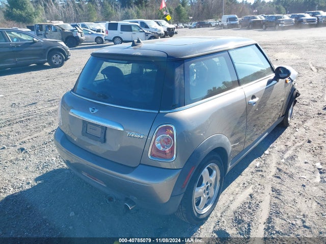 2011 MINI COOPER WMWSU3C58BT251675 Photo 3