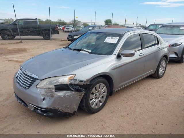 1C3CCBAB2EN213496 Chrysler 200 LX