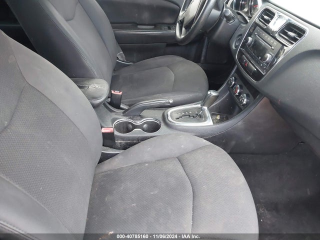 1C3CCBAB2EN213496 Chrysler 200 LX