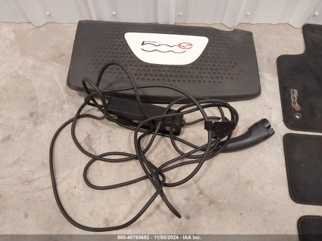 Fiat 500E BATTERY ELECTRIC 2017 3C3CFFGEXHT526171 Image 12