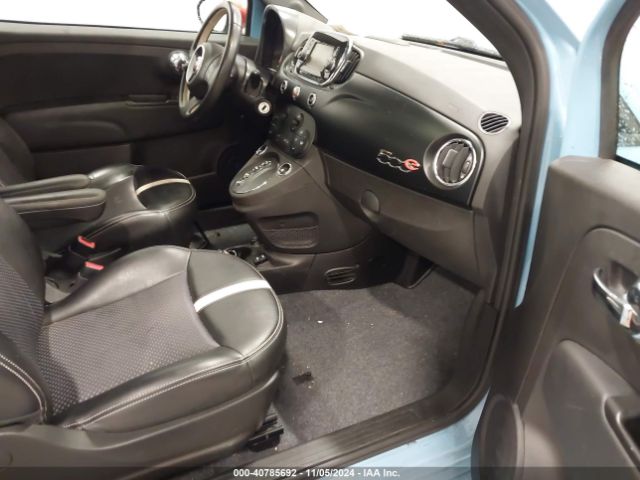2017 FIAT 500E 3C3CFFGEXHT526171 Photo 4