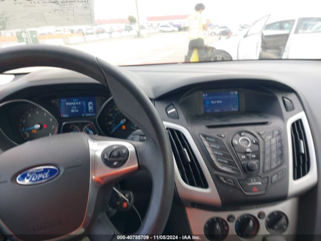 1FADP3K2XEL360255 Ford FOCUS SE