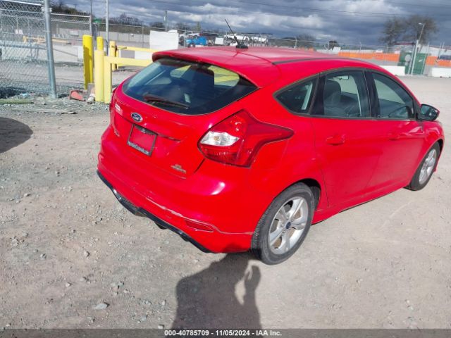 1FADP3K2XEL360255 Ford FOCUS SE