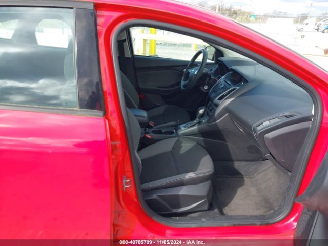 1FADP3K2XEL360255 Ford FOCUS SE