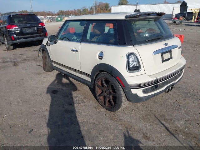 2010 MINI COOPER S WMWMF7C50ATZ72064 Photo 2