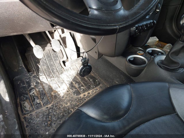 2011 MINI COOPER WMWSU3C55BT183500 Photo 10