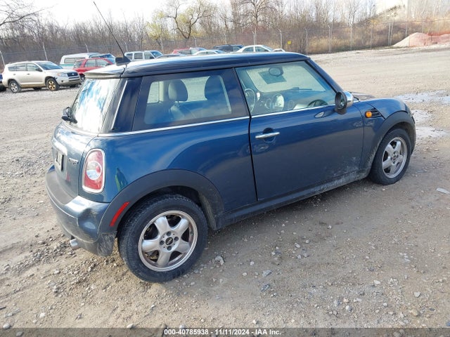 2011 MINI COOPER WMWSU3C55BT183500 Photo 3