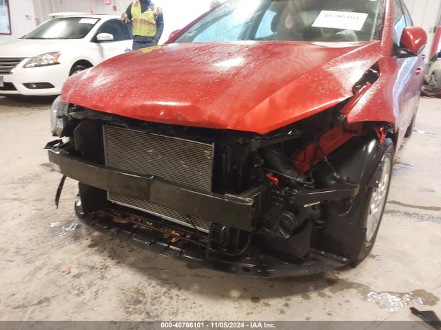Hyundai ELANTRA SE 2018 5NPD74LFXJH229620 Image 6