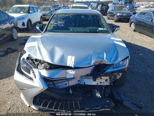 58AEA1C16RU052885 Lexus Es 300h Luxury