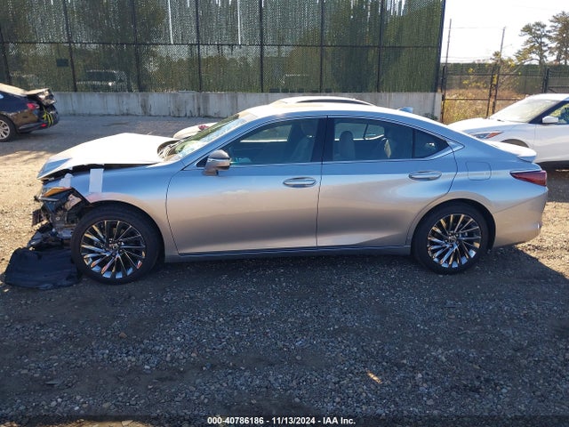 58AEA1C16RU052885 Lexus Es 300h Luxury