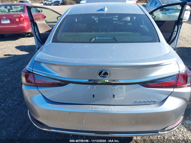 58AEA1C16RU052885 Lexus Es 300h Luxury