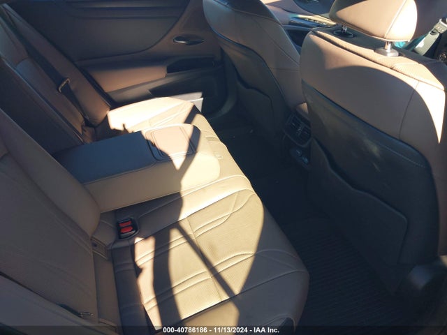 58AEA1C16RU052885 Lexus Es 300h Luxury