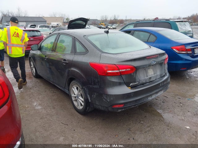 Ford FOCUS SE 2015 1FADP3F24FL353877 Image 3
