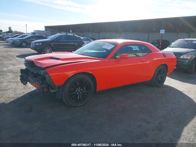 Dodge Challenger Sxt 2018 2C3CDZAG9JH288636 Image 2