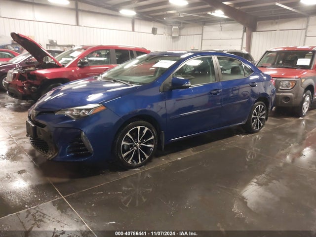 Toyota COROLLA SE 2018 5YFBURHE8JP757303 Image 2