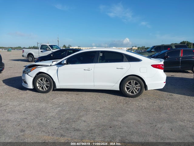 Hyundai SONATA SE 2015 5NPE24AF1FH201587 Image 14