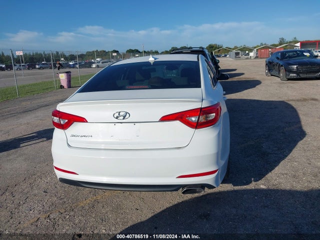 Hyundai SONATA SE 2015 5NPE24AF1FH201587 Image 16