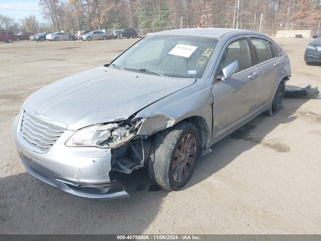 Chrysler 200 LX 2014 1C3CCBAB8EN205421 Image 2