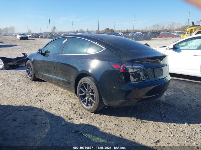 2021 TESLA MODEL 3 5YJ3E1EBXMF992833 Photo 2