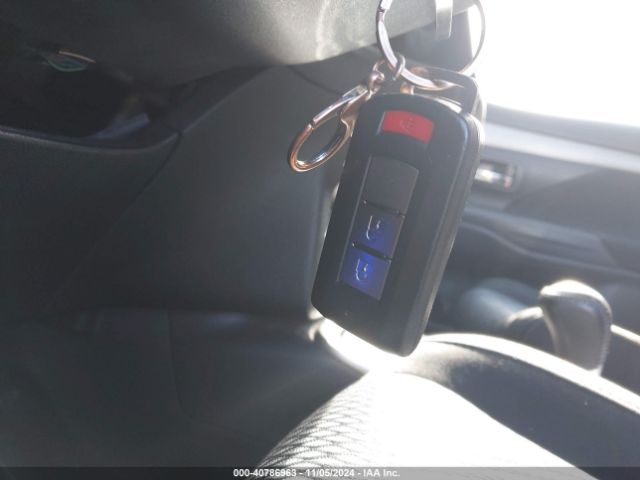 JA4AZ3A3XJZ000745 Mitsubishi Outlander Se