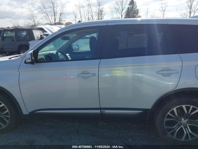 JA4AZ3A3XJZ000745 Mitsubishi Outlander Se