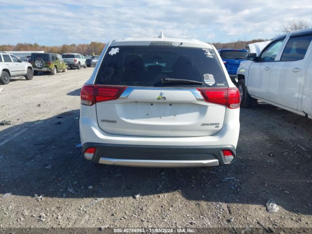 JA4AZ3A3XJZ000745 Mitsubishi Outlander Se