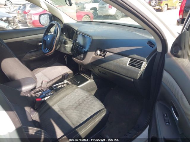 JA4AZ3A3XJZ000745 Mitsubishi Outlander Se