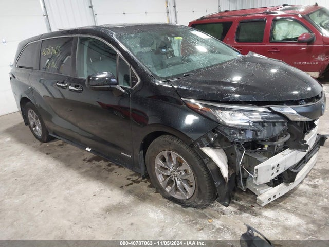 Toyota SIENNA XLE 2021 5TDYRKECXMS024302 Image 1