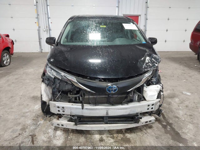 5TDYRKECXMS024302 Toyota SIENNA XLE