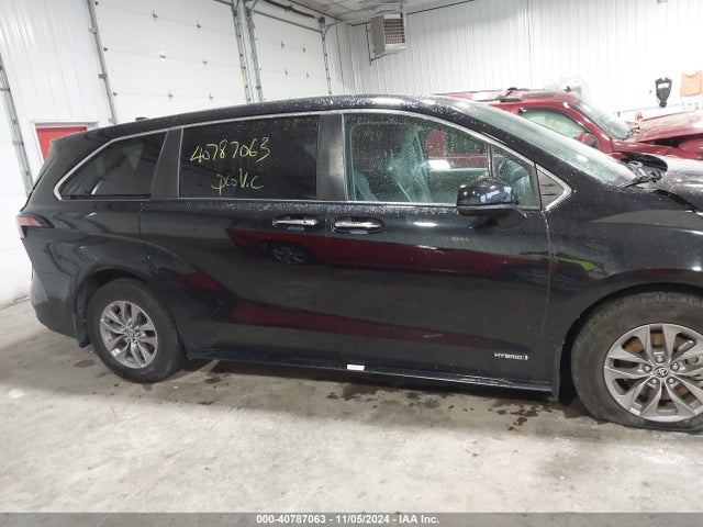 Toyota SIENNA XLE 2021 5TDYRKECXMS024302 Image 13