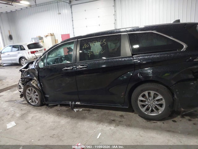 Toyota SIENNA XLE 2021 5TDYRKECXMS024302 Image 14