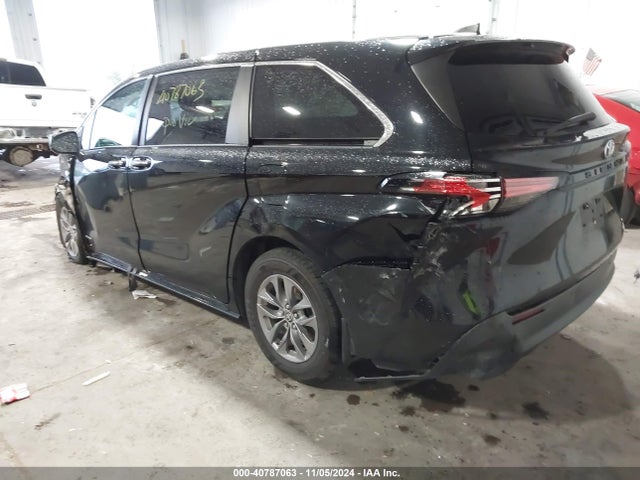 5TDYRKECXMS024302 Toyota SIENNA XLE