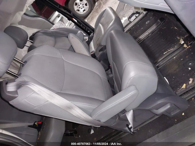 5TDYRKECXMS024302 Toyota SIENNA XLE