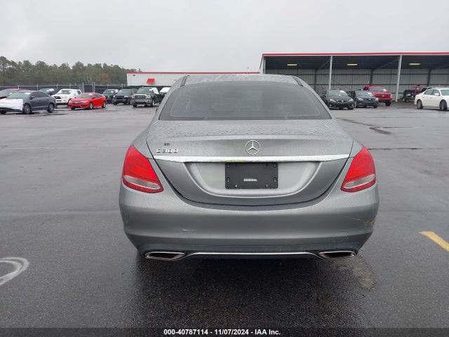 55SWF4JB6FU088044 Mercedes-Benz C 300 Luxury/sport
