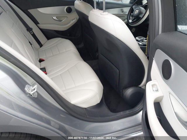 55SWF4JB6FU088044 Mercedes-Benz C 300 Luxury/sport