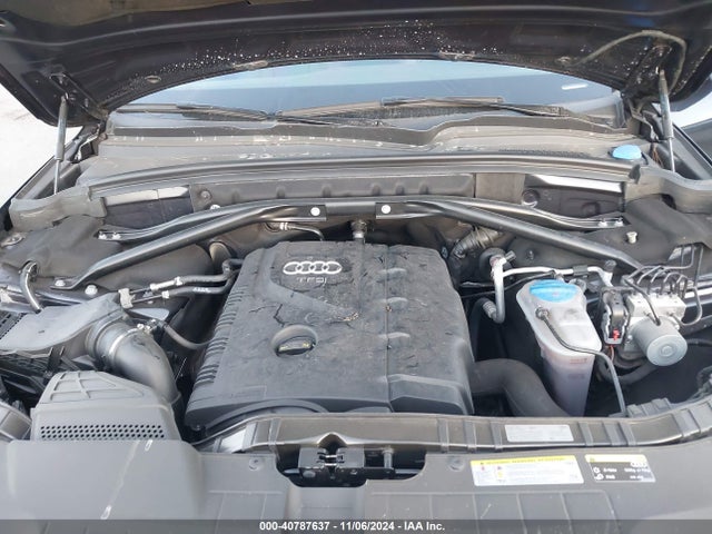 Audi Q5 2.0t Premium 2017 WA1L2AFPXHA001464 Image 10