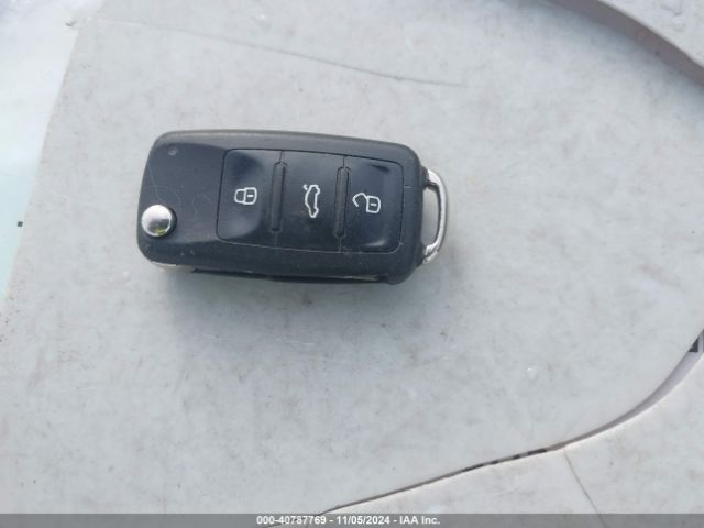1VWAT7A34GC017578 Volkswagen Passat 1.8t S