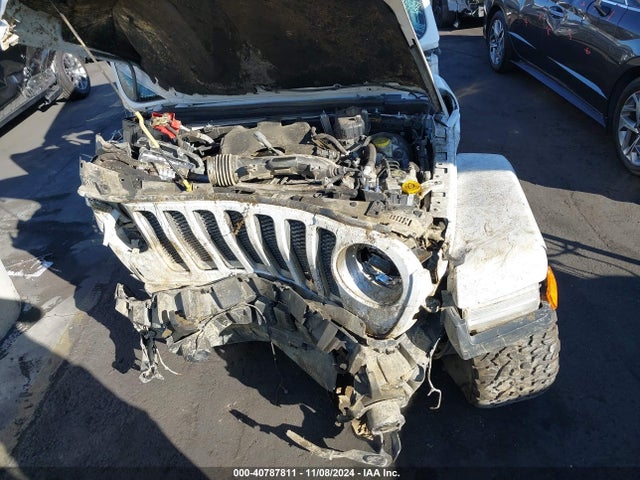 1C4HJXEN4KW526077 Jeep Wrangler Unlimited Sahara 4x4
