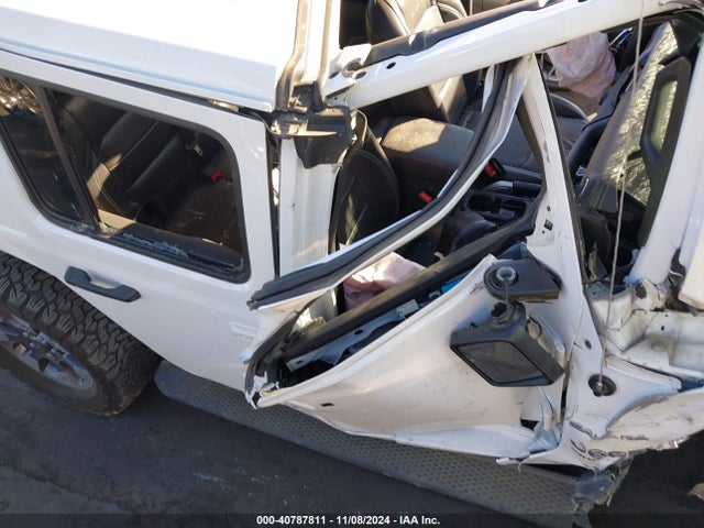 1C4HJXEN4KW526077 Jeep Wrangler Unlimited Sahara 4x4
