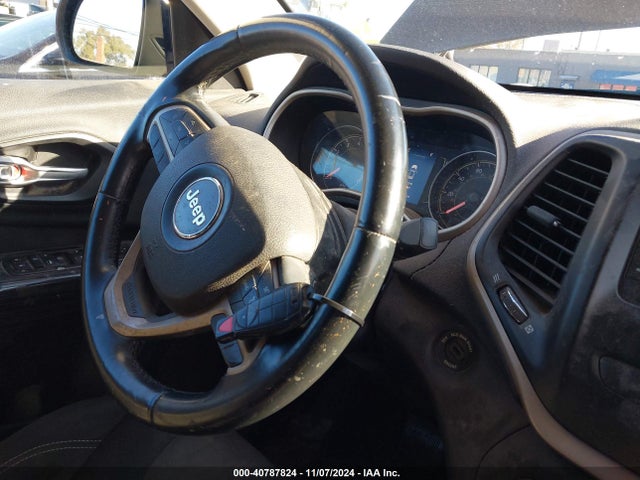 1C4PJLCS8EW232764 Jeep Cherokee Latitude