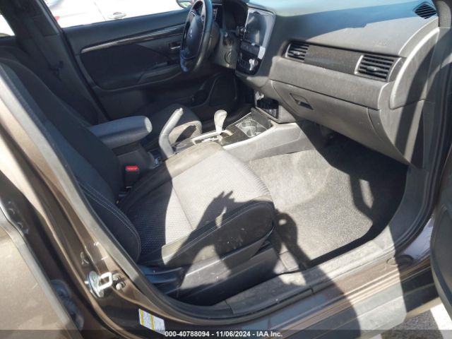 JA4AD3A33JZ036646 Mitsubishi Outlander Le