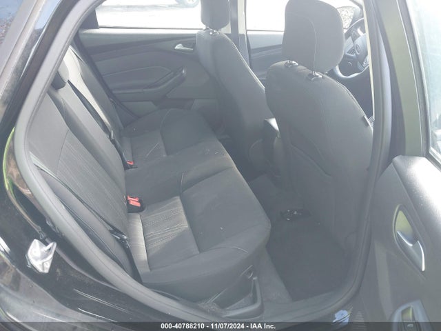 Ford FOCUS SE 2018 1FADP3F26JL301739 Image 8