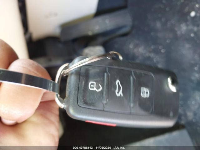 WVGAV7AX6FW608701 Volkswagen TIGUAN SE