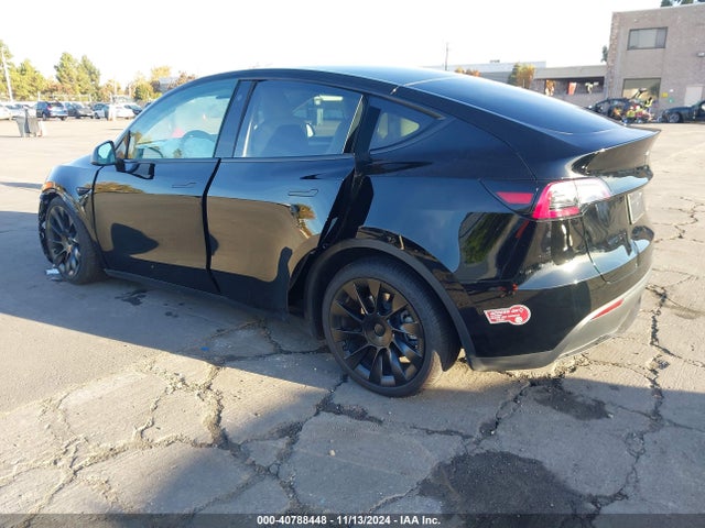 2023 TESLA MODEL Y 7SAYGDEE9PF787698 Photo 2